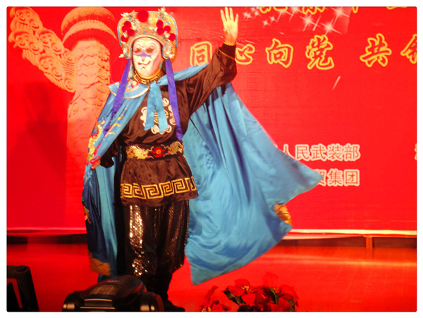 北京軍區(qū)戰(zhàn)友文工團來我集團慰問演出